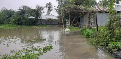 ভারতের উজানের পাহাড়ি ঢল তিস্তার পাড়ে এলাকার নিম্বাঞ্চল প্লাবিত হয়েছে। ছবি: ইত্তেফাক 