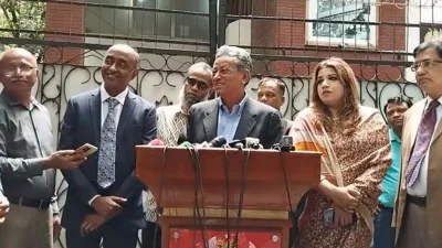 ইউরোপীয় ইউনিয়নের প্রতিনিধিদলের সঙ্গে বিএনপির বৈঠক শেষে আমীর খসরু মাহমুদ চৌধুরীর ব্রিফিং। ছবি: সংগৃহীত
