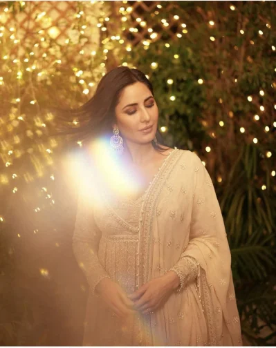 নিজের ফেইসবুকে তিনটি ছবি দিয়ে ভক্তদের ঈদের শুভেচ্ছা জানিয়েছিলেন অভিনেত্রী ক্যাটরিনা কাইফ। ছবি: ফেইসবুক