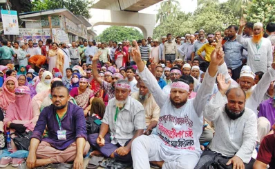 মাধ্যমিক শিক্ষা জাতীয়করণের দাবিতে শিক্ষকদের আন্দোলন। ছবি: ফোকাস বাংলা