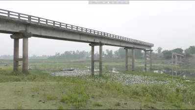 ভিাঙা সেতুর কারেণে ২০ গ্রামের তিন লক্ষাধিক মানুষের ভোগান্তি হচ্ছে। ছবি: ইত্তেফাক 