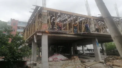 ঢাকার উত্তরখান মাজার এলাকায় উচ্ছেদ সময় নির্মাণাধীন একটি ভবনের অংশ ভেঙে ফেলা হয়। সৌজন্য ছবি 