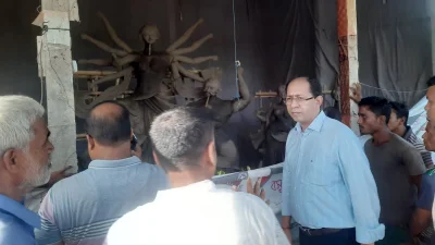 সরাইল নিয়ামতপুরের ক্ষতিগ্রস্ত দুর্গামন্দিরের পাশে ডা: আশীষ
