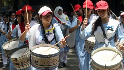 এসএসসি ও সমমানের পরীক্ষার ফলাফলে শিক্ষার্থীদের উচ্ছাস