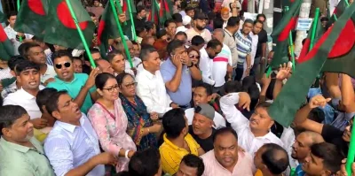 বিএনপির অবস্থান কর্মসূচিতে নানা স্লোগান দিচ্ছেন নেতা-কর্মীরা। ছবি: ভিডিও থেকে নেওয়া
