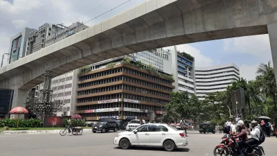 গতকাল রাজধানীর কাওরান বাজারের ব্যস্ত সড়কও ছিল ফাকা। ছবি: আবদুল্লাহ আল মামুন