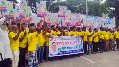 দলে দলে জনসভাস্থলে আসছেন নেতা-কর্মীরা। ছবি: ফোকাস বাংলা