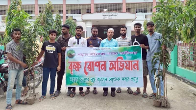 সেমিস্টারের ছুটিতে বৃক্ষরোপণের ভিন্ন উদ্যোগ   