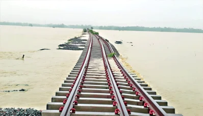 ক্ষতিগ্রস্ত রেলপথ। ছবি: ইত্তেফাক