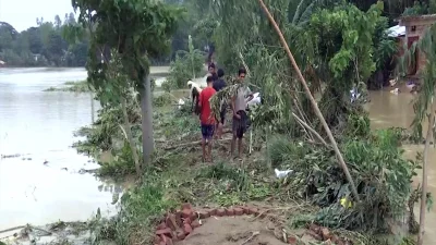 কক্সবাজারে বন্যায় শিশুসহ ১৪ জনের মৃত্যু হয়েছে। ছবি: ইত্তেফাক