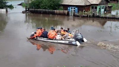 দূর-পূর্বাঞ্চলের বন্যাকবলিত এলাকা থেকে ২ হাজার জনেরও বেশি মানুষকে সরিয়ে নিয়েছে রাশিয়া