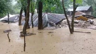 ক্ষতিগ্রস্ত বাড়ি-ঘর। ফাইল ছবি 