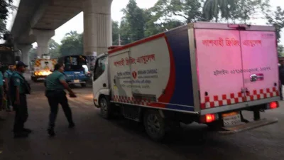 ঢাকা থেকে লাশবাহী গাড়িতে সাঈদীর লাশ পিরোজপুরের নেওয়ার পথে। ছবি: সংগৃহীত 