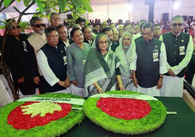 ২১ আগস্টের নিহতদের স্মরণে শ্রদ্ধা নিবেদন। ছবি: ফোকাস বাংলা