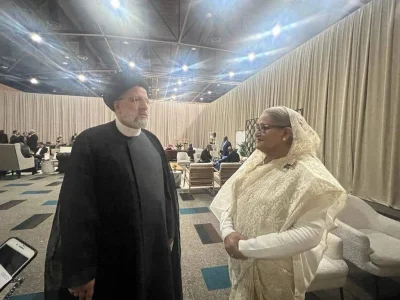 ইরানের প্রেসিডেন্ট ইব্রাহিম রাইসির সঙ্গে প্রধানমন্ত্রী শেখ হাসিনা। ছবি: ফোকাস বাংলা