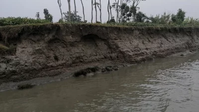  গত ১০ দিনে ২০টিও বেশি বসতঘর ভেঙে গেছে। ছবি: ইত্তেফাক