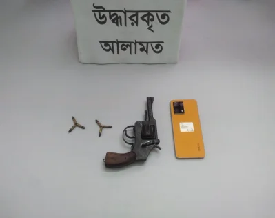 অভিযুক্ত কাছে থেকে পাওয়া অস্ত্র। সৌজন্য ছবি 