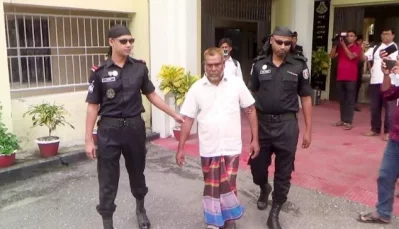 র&zwnj;্যাবের অভিযানে গ্রেপ্তার অভিযুক্ত ধর্ষক জাহিদুল খাঁ। ছবি: ইত্তেফাক