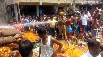 পশ্চিমবঙ্গে আতশবাজি কারখানায় বিস্ফোরণ