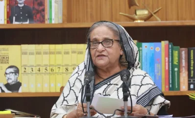 গণভবনে সাংবাদিদের প্রশ্নের উত্তর দিচ্ছেন প্রধানমন্ত্রী। ছবি: ফোকাস বাংলা