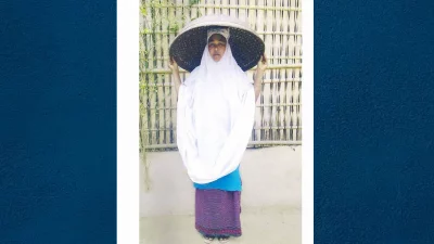 ঐতিহ্যবাহী পোষাকে পাঙাল নারী। ছবি: ইত্তেফাক