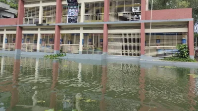 বন্যার কারণে দুটি শিক্ষা প্রতিষ্ঠানে শিক্ষা কার্যক্রম বন্ধ রয়েছে। ছবি: ইত্তেফাক
