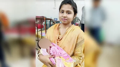 গুরুদাসপুরের ইউএনও শ্রাবণী রায়ের কোলো নবজাতক &lsquo;আলো&rsquo;। ছবি: ইত্তেফাক