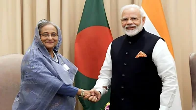 বাঁ থেকে প্রধানমন্ত্রী শেখ হাসিনা ও ভারতের প্রধানমন্ত্রী নরেন্দ্র মোদি। ফাইল ছবি