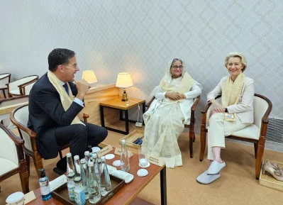 গুরুত্বপূর্ণ বিভিন্ন দেশের শীর্ষ নেতৃবৃন্দের সঙ্গে শুভেচ্ছা বিনিময় করেন শেখ হাসিনা