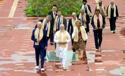 রাজঘাটে গান্ধী স্মৃতিসৌধে বিশ্বনেতারা। ছবি: সংগৃহীত