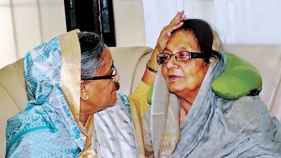 প্রধানমন্ত্রী শেখ হাসিনার সঙ্গে সৈয়দা সাজেদা চৌধুরী