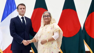 প্রধানমন্ত্রী শেখ হাসিনার সঙ্গে ফরাসি প্রেসিডেন্ট ইমানুয়েল ম্যাক্রোঁ। ছবি: ফোকাস বাংলা