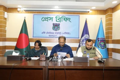 সংবাদ সম্মেলনে এটিইউ-এর পুলিশ সুপার ছানোয়ার হোসেন। ছবি: এটিইউ