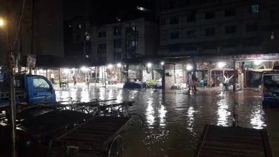 মুষলধারে বৃষ্টিতে রাজধানীজুড়ে কোমর পানি, ভোগান্তিতে সাধারণ মানুষ
