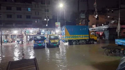 মুষলধারে বৃষ্টিতে রাজধানীজুড়ে কোমর পানি, ভোগান্তিতে সাধারণ মানুষ