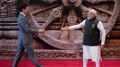 দিল্লিতে জি-২০ সম্মেলনের ফাঁকে কানাডার প্রধানমন্ত্রী জাস্টিন ট্রুডো  (বামে), ভারতের প্রধানমন্ত্রী নরেন্দ্র মোদি (ডানে) 