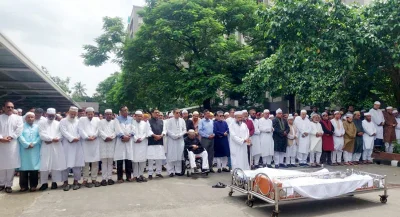 মানিক মিয়া এভিনিউয়ের ন্যাম ভবন প্রাঙ্গণে দুই সংসদ সদস্যের জানাজা। ছবি: ফোকাস বাংলা