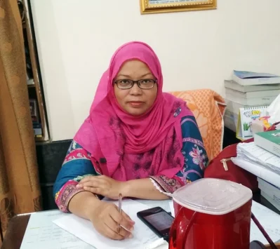 সোহরাওয়ার্দী কলেজের অর্থনীতি বিভাগের সহকারী অধ্যাপক রওনক আরা পারভীন। ছবি: ইত্তেফাক