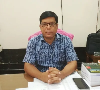 সরকারি শহীদ সোহরাওয়ার্দী কলেজের অর্থনীতি বিভাগের বিভাগীয় প্রধান মোহাম্মাদ মাসুদুল হাসান। ছবি: ইত্তেফাক