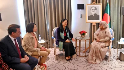 প্রধানমন্ত্রী শেখ হাসিনার সঙ্গে এপিপিজি সদস্যদের সাক্ষাৎ। ছবি: ফোকাস বাংলা