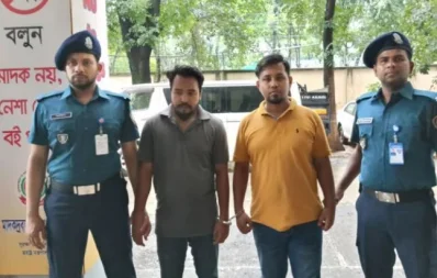 টাপেন্টাডলসহ আটক হওয়া মো.তামজীদ পাটোয়ারী ও মবিনুর রহমান।