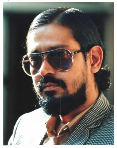 যৌবনে ‘যে জলে আগুন জ্বলে’র স্রষ্টা কবি হেলাল হাফিজ। ছবি: কবির ফেসবুক থেকে