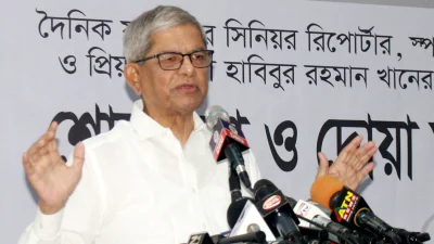 শনিবার সকালে ঢাকা রিপোর্টার্স ইউনিটিতে (ডিআরইউ) দেশের শীর্ষস্থানীয় জাতীয় দৈনিক যুগান্তরের জ্যেষ্ঠ প্রতিবেদক হাবিবুর রহমান খানের শোকসভা ও দোয়া মাহফিল অনুষ্ঠানে বক্তব্য রাখেন বিএনপি মহাসচিব মির্জা ফখরুল ইসলাম আলমগীর। ছবি: ফোকাস বাংলা