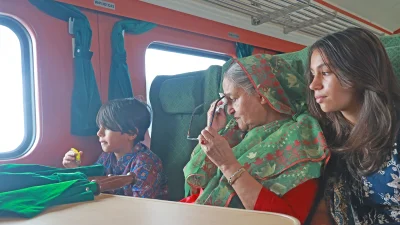 ট্রেনে করে পদ্মা সেতু পাড়ি দিতে গিয়ে আবেগঘন মুহূর্তে প্রধানমন্ত্রী