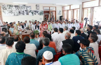 মত বিনিময়কালে প্রধানমন্ত্রী শেখ হাসিনা। ছবি: ফোকাস বাংলা
