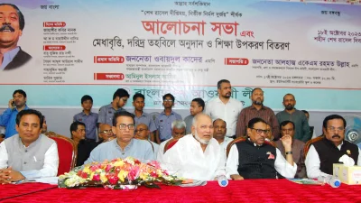 মঙ্গলবার রাজধানীর ইউনিভার্সিটি ল্যাবরেটরি স্কুল ও কলেজ প্রাঙ্গণে এক অনুষ্ঠানে উপস্থিত ছিলেন আওয়ামী লীগের সাধারণ সম্পাদক ওবায়দুল কাদের। ছবি: ফোকাস বাংলা