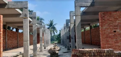 চলছে বাঘা মসজিদের ওজুখানার নির্মাণ কাজ। ছবি: ইত্তেফাক