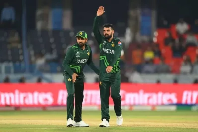 বিশ্বকাপের তৃতীয় ম্যাচ খেলেই একাদশে জায়গা হারিয়েছিলেন শাদাব খান। 