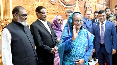 মঙ্গলবার বেলা ১১টার সময় রাজধানীর হযরত শাহজালাল আন্তর্জাতিক বিমানবন্দরে বেলজিয়ামের উদ্দেশে রওনা দেন প্রধানমন্ত্রী শেখ হাসিনা। ছবি: ফোকাস বাংলা