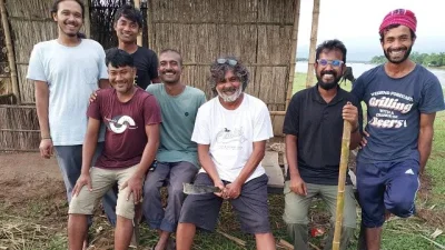শুটিংয়ের ফাঁকে &lsquo;কাজল রেখা&rsquo; টিম। ছবি : সংগৃহীত